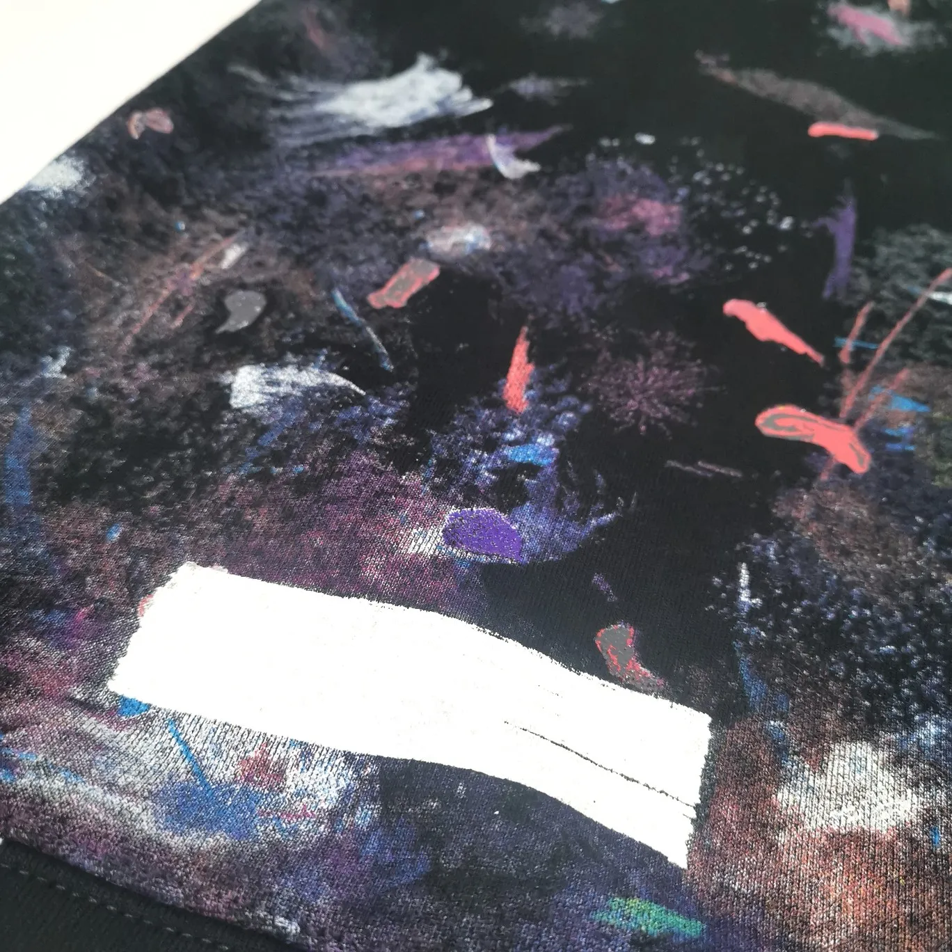 Supplementary details - the top tested version OFFWHITE Starry Sky Fireworks Melbourne limited splash hoodie hooded pullover sweatshirt Fabric: Made of custom-made (more than 490 grams - double-ply large terry fabric at the counter) high-gram weight fabric makes the clothes look more textured, soft to the touch, super thick, classic version, small dropped shoulders, micro silhouette! Pay attention to the important points~ The weight of more than 490 grams is not exaggerated and does not contain water. Those sellers who brag about the weight can only deceive novice customers. But when you get our goods, the weight and sinking are right there. You can taste it yourself, and the texture does not lie! (100% cotton fabric, no pilling) The white arrows on the back + the stripes on the arms are all made of foam and have a feel and protrusions. The fireworks color system is obtained through contrasting printing. There are eight panels in the whole body. Seven color sets and eight panels are printed in eight times. The first layer is gray, the second layer is white, the third layer is yellow, the fourth layer is green, the fifth layer is blue, the sixth layer is purple, the seventh layer is orange. The last layer is arrow paint printing. The seven colors are layered on each other, which will also create new colors. The arrows on the back and the front squares are first glued and then hung in four layers. The paint has an obvious concave and convex feeling. Quality speaks for itself in the details. The blue letters are electrostatic three-dimensional flocking, which is done separately and then printed through high-temperature thermal transfer‼ ️It can be called a fake killer, you can see that every detail on the clothes is ceiling craftsmanship‼ ️ Size chart